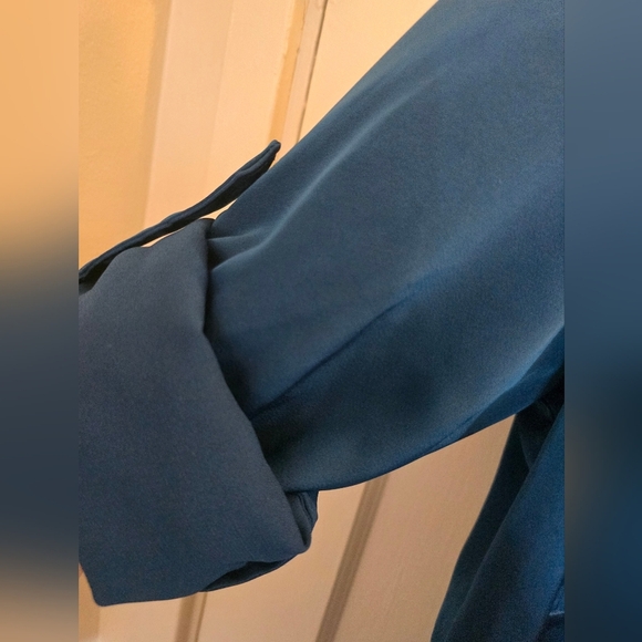 Calvin Klein Gorgeous Dark Green button down blouse! Almost New! SZ Med - Picture 5 of 6